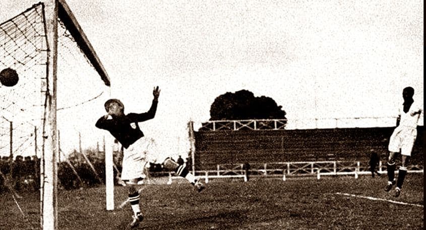 Naționala de fotbal a României a jucat primul meci la un turneu final al Cupei Mondiale la fotbal pe stadionul Pocitos din capitala Uruguayului, Montevideo, 14 iulie 1930, ora 14,50.