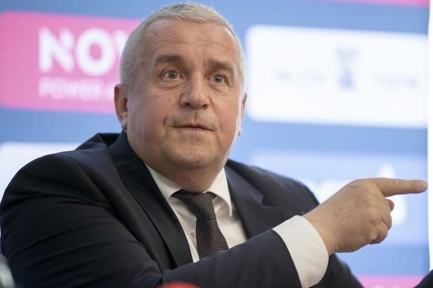 Daniel Buda - europarlamentar PNL, cu ocazia inaugurarii sălii polivalente Turda Arena, 12 aprilie 2024. Inquam Photos / Simion Sebastian Tataru