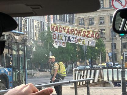 „Tati, te cunoaște Viktor Orbán pe tine?” Maghiarii din România votează după indicațiile aliaților Fidesz