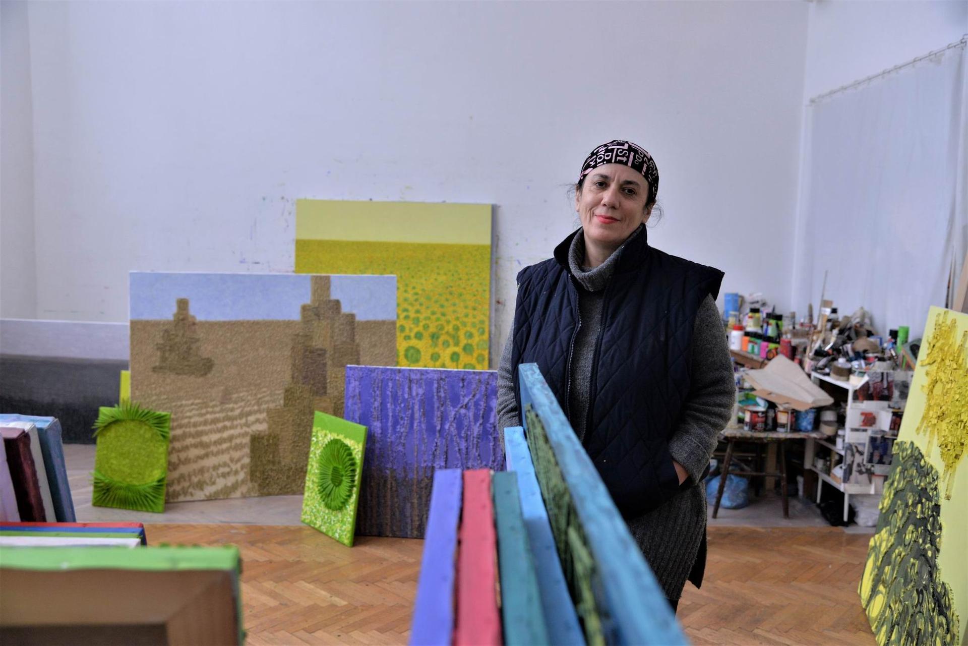 Picturile artistei Florica Prevenda din atelierul său din Pangratti, București. Foto Lucian Muntean