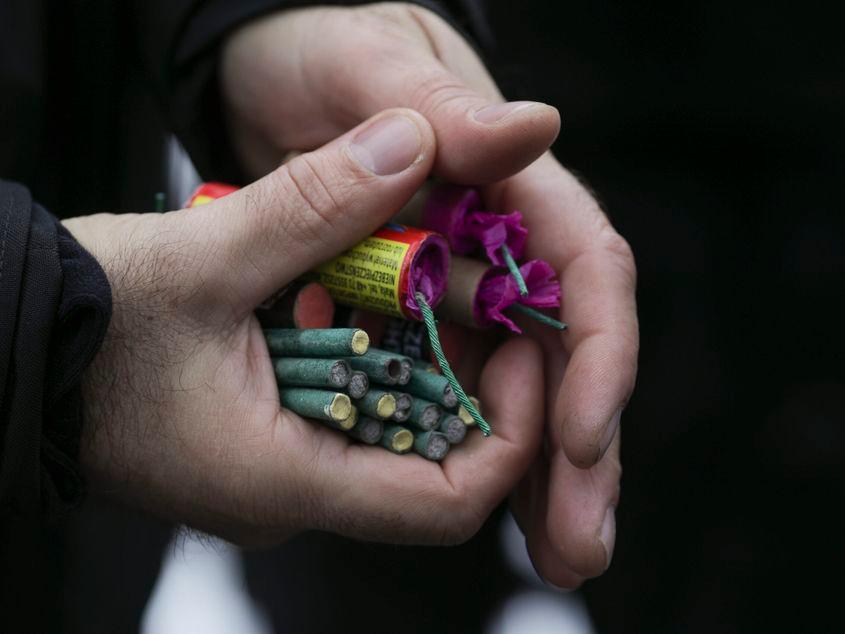 Prezentare si demonstrare a utilizarii unor articole pirotehnice executata de specialiști ai Direcției Arme, Explozivi și Substanțe Periculoase din cadrul Inspectoratului General al Poliţiei Române, in comuna Mihai Bravu, judetul Giurgiu, luni, 30 decembrie 2019. Inquam Photos / Octav Ganea