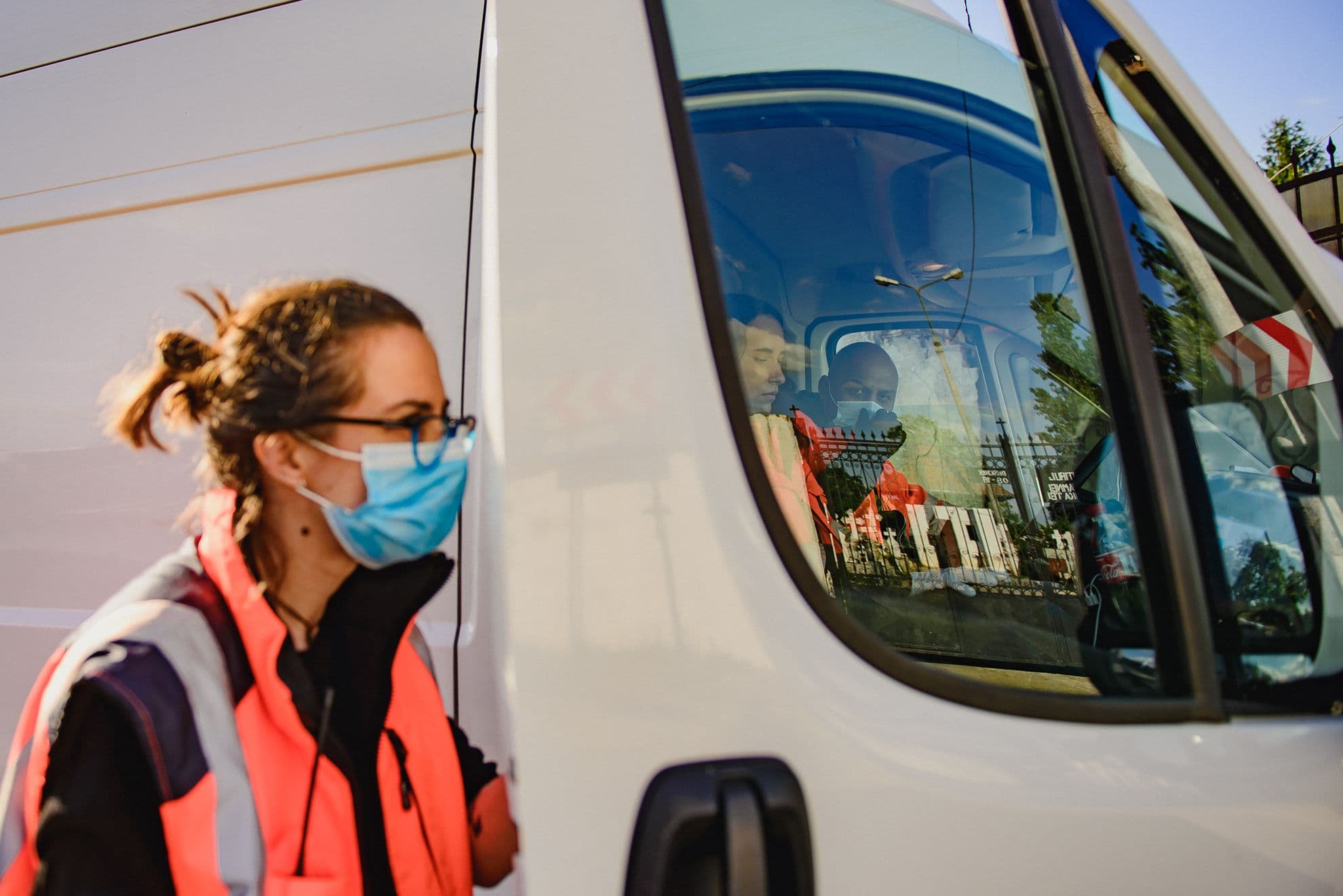 Marian Ursan și Ana, coordonatoarea centrului pentru copii de la Obor.