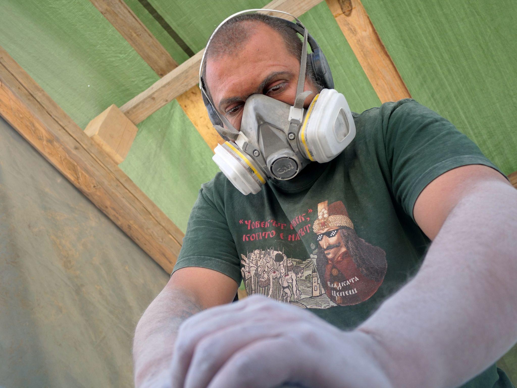 Ivan începe o nouă lucrare.