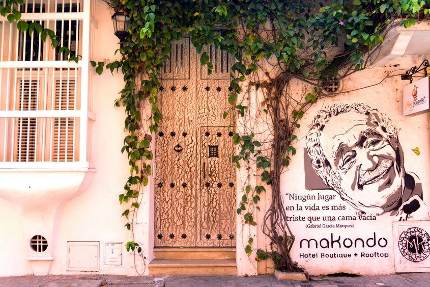 Plus că vei ști cine-ți zâmbește de pe pereții marilor orașe ale lumii. Foto: Jesse Kraft | <a target="_blank" href="https://www.dreamstime.com" target="_blank" rel="noreferrer noopener">Dreamstime.com</a>