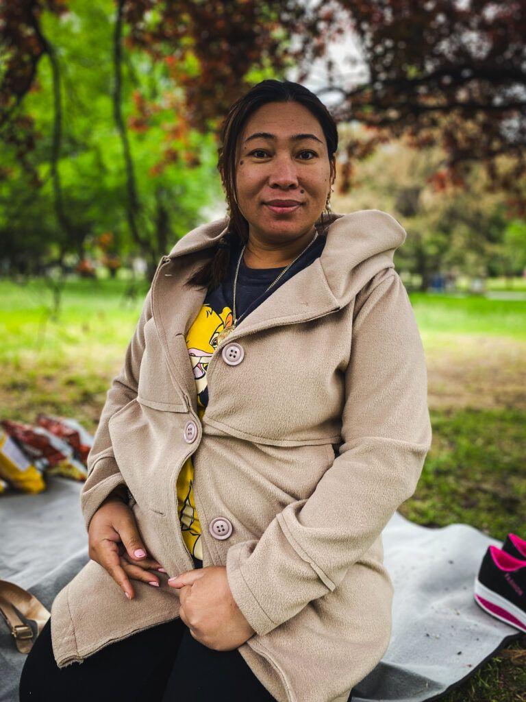 Anna e femeie casnică și a venit în România acum 4 ani. S-a căsătorit aici și își dorește să nu mai plece vreodată. Foto: Luiza Popovici