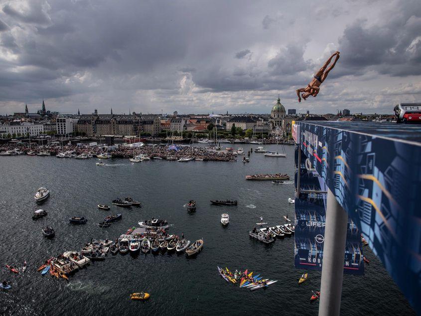 Una dintre săriturile lui Constantin de la concursul organizat de Red Bull la Copenhaga. Sursa foto: Red Bull Content Pool