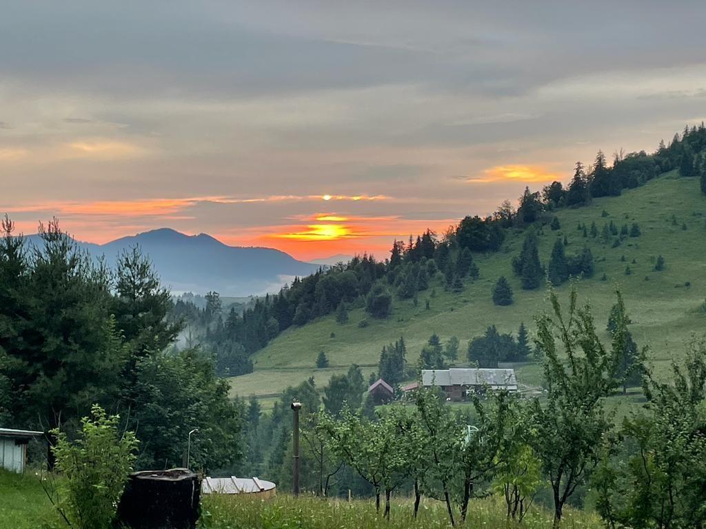 Vedere de pe Via Transilvanica. Apus de soare la Tășuleasa. Foto: Arhiva personală Electric Brother