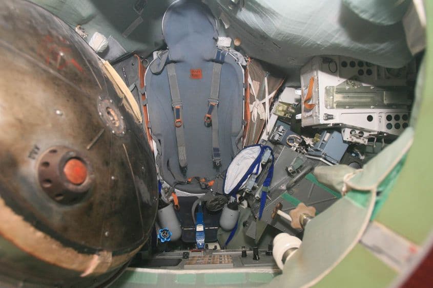 Interiorul capsulei lui Prunariu, aflată la Muzeul Militar din București. Foto: Lucian Muntean