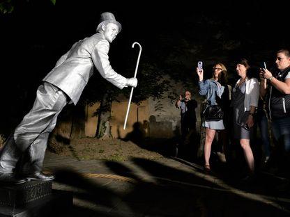 Statuile vivante aduc "strigătele Parisului" în centrul Bucureștiului