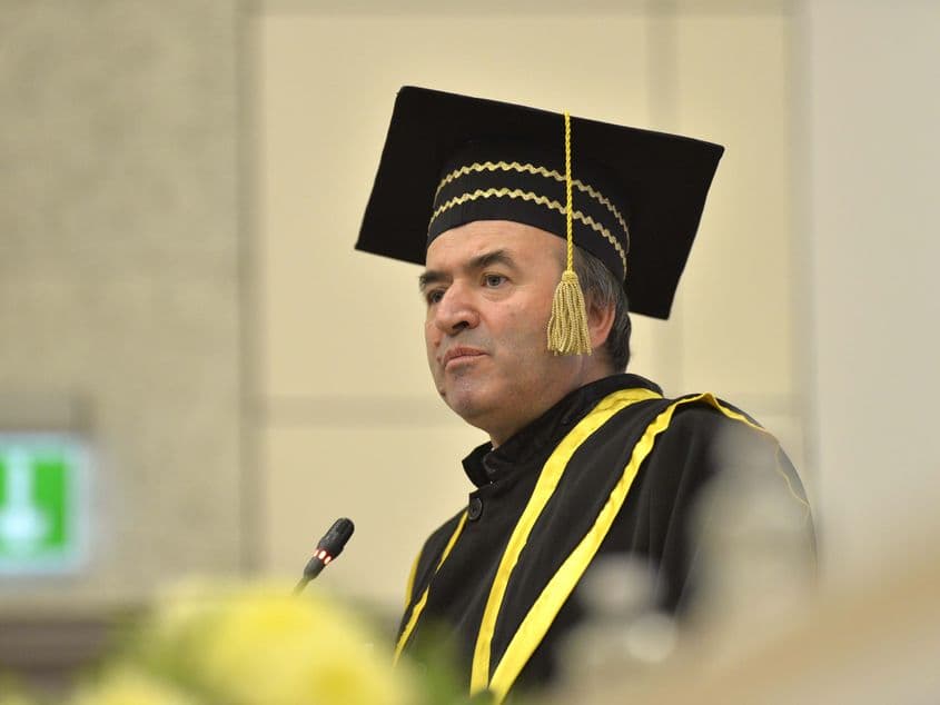 Prof. univ. dr. Tudorel Toader în octombrie 2017, susținând prelegerea "Echilibrul puterilor în arhitectura statului de drept". La acea dată Tudorel Toader, care era deja ministru al Justiției, primea titlul de Doctor Honoris Causa de la Facultatea de Drept “Nicolae Titulescu” a Universității din Craiova. FOTO: Inquam Photos / Bogdan Danescu