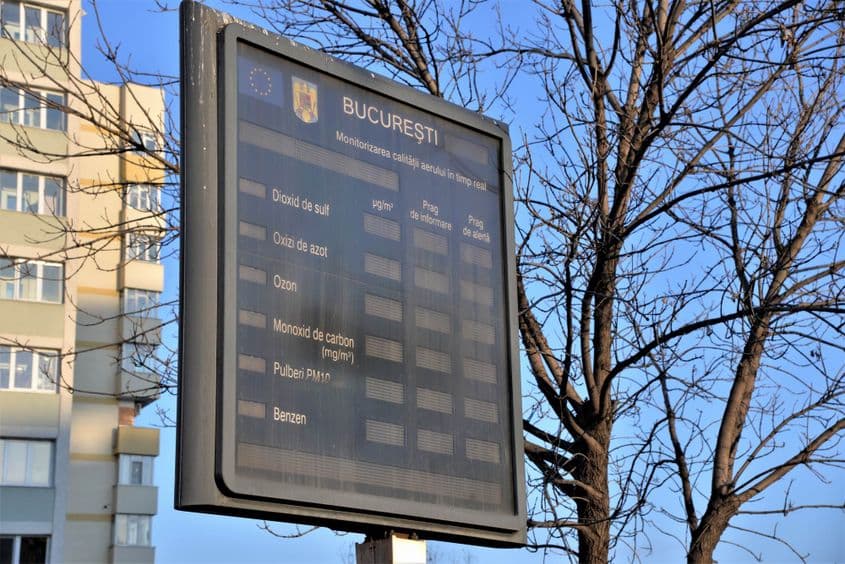 Panourile de monitorizare din oraș sunt o glumă bună. Sau proastă, după caz. Situația reală nu o știe, de fapt, nimeni.