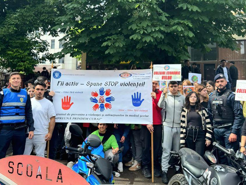 „Violența nu are loc în școli, pe străzi sau în comunitate!” -  susține Jandarmeria, în acțiunile sale civice.  Sursa foto: facebook / Direcția Generală de Jandarmi a Municipiului București