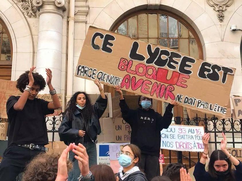 „Acest liceu este blocat pentru că viitorul nostru nu ar trebui să fie blocat". Sursă foto: Facebook / Conseil des Parents d'Elèves de Janson de Sailly