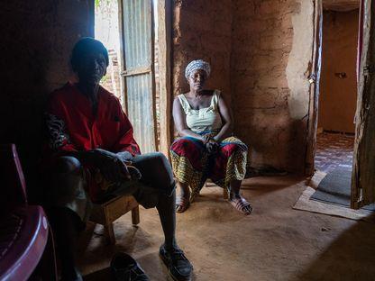 Pe urmele traficanților de lemn din Africa și ale românului care s-a îmbogățit din afaceri cu fostul dictator al Gambiei