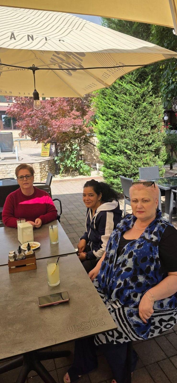 Daniela Tontsch (CNDR) - stânga, Felicia Bumberică - la mijloc și Mihaela Munteanu (FONSS) - dreapta