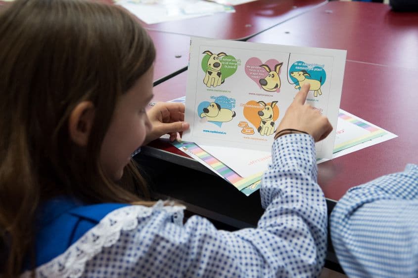 Imagine din proiectul „Copii și căței”. Fotografie din arhiva personală a Deliei Pîrvu