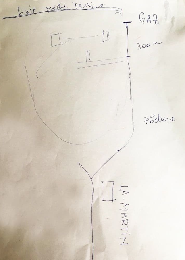 Harta către Porumbenii desenată de primarul Cămărășan. Alte indicatoare nu există