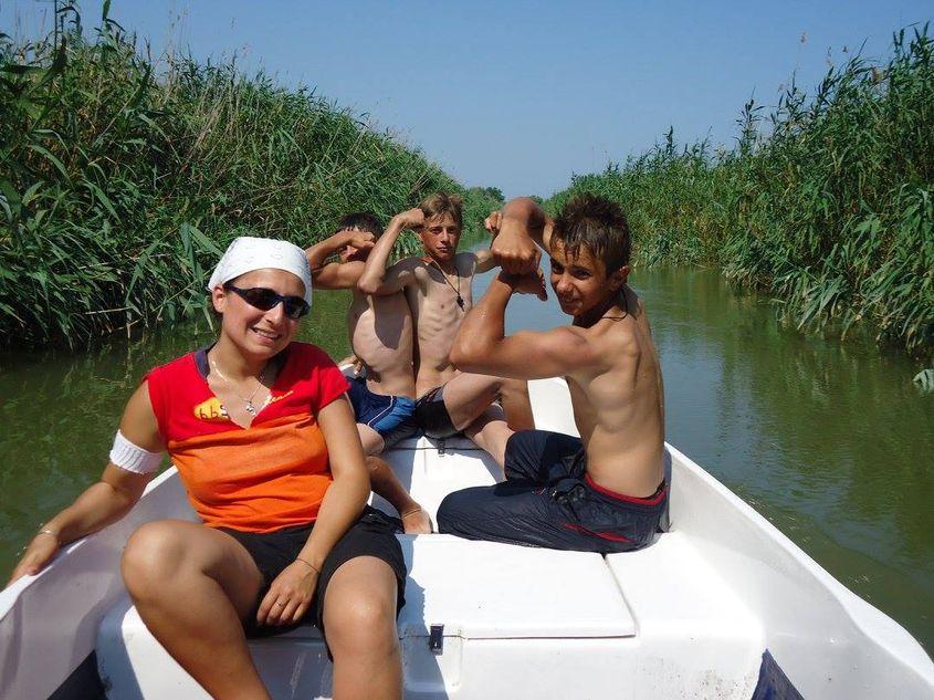 Oana Ivan, alături de cei mai musculoşi băieţi din Sfântu Gheorghe.