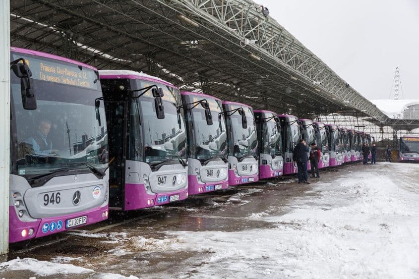 Autobuzele Mercedes Conecto date în folosință la Cluj în decembrie 2018. Sursa: Pagina de Facebook a primarului Emil Boc