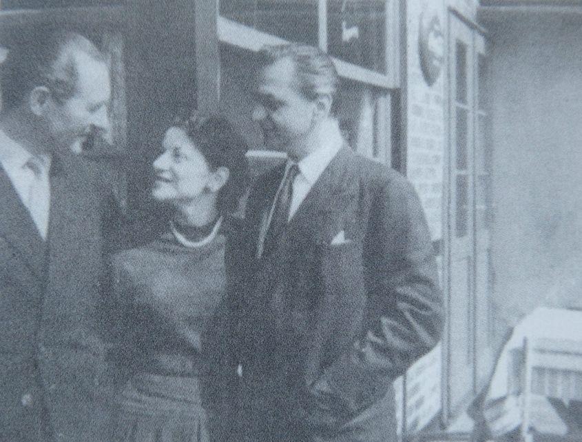 Silviu Crăciunaș (în stânga), împreună cu soția lui, Sanda, și cu „obiectivul” său, Ion Rațiu.