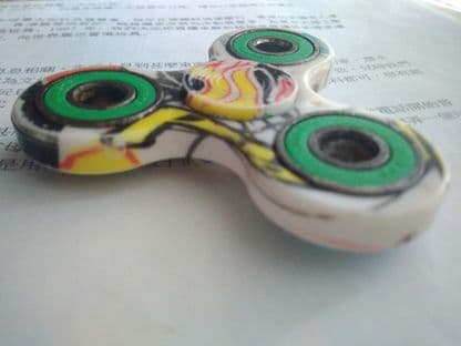 Fidget spinner se rotește amenințător deasupra Kremlinului