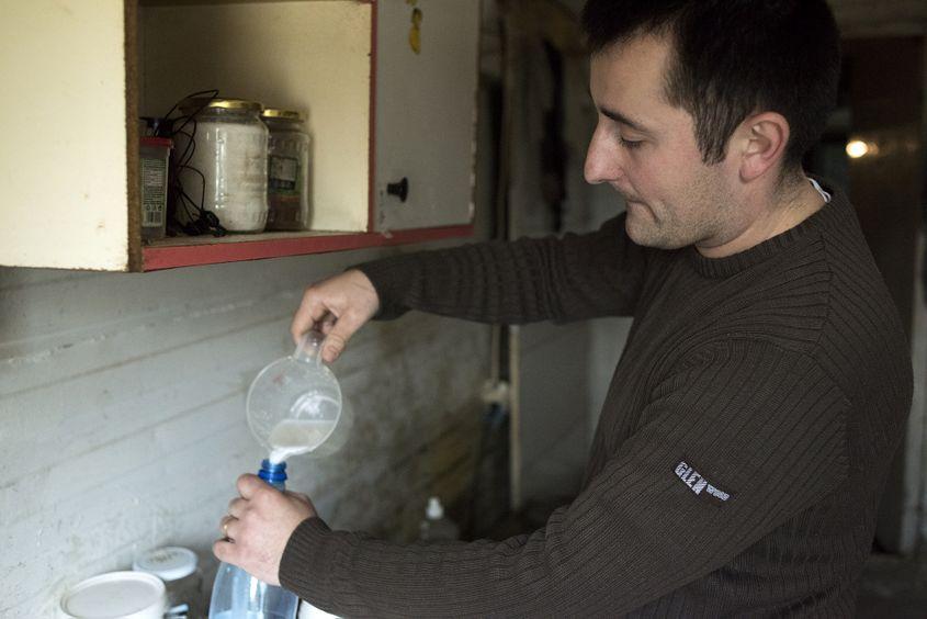 Cristian Câmpan măsoară producția unei zile.