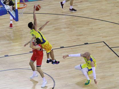 Vecinii care-și întorc mereu spatele