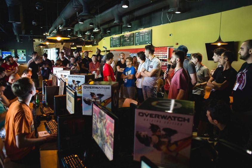 Toma și gamerii. Foto Toma Nicolau