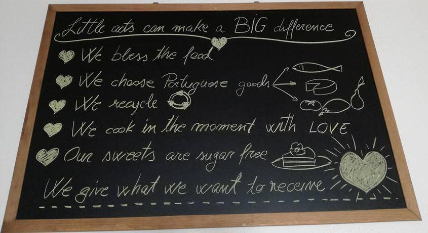 În restaurantul Grațielei scrie: „Dăruim ceea ce vrem să primim”.