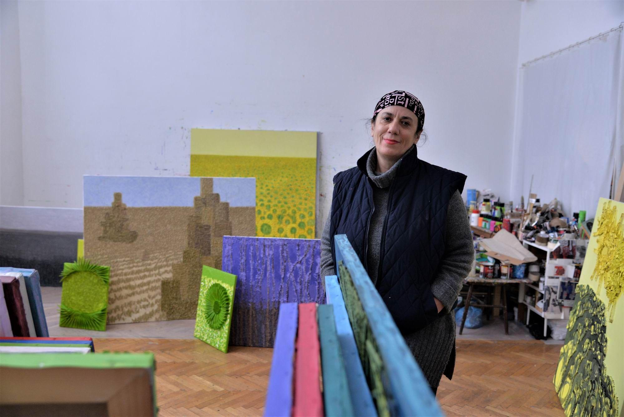 Picturile artistei Florica Prevenda din atelierul său din Pangratti, București. Foto Lucian Muntean