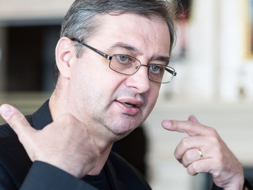 Iulian Chifu spune că, prin operaţiunile de pe net, cetățenii pot fi recrutați de către puteri statale sau non-statale. Foto: Raul Ștef