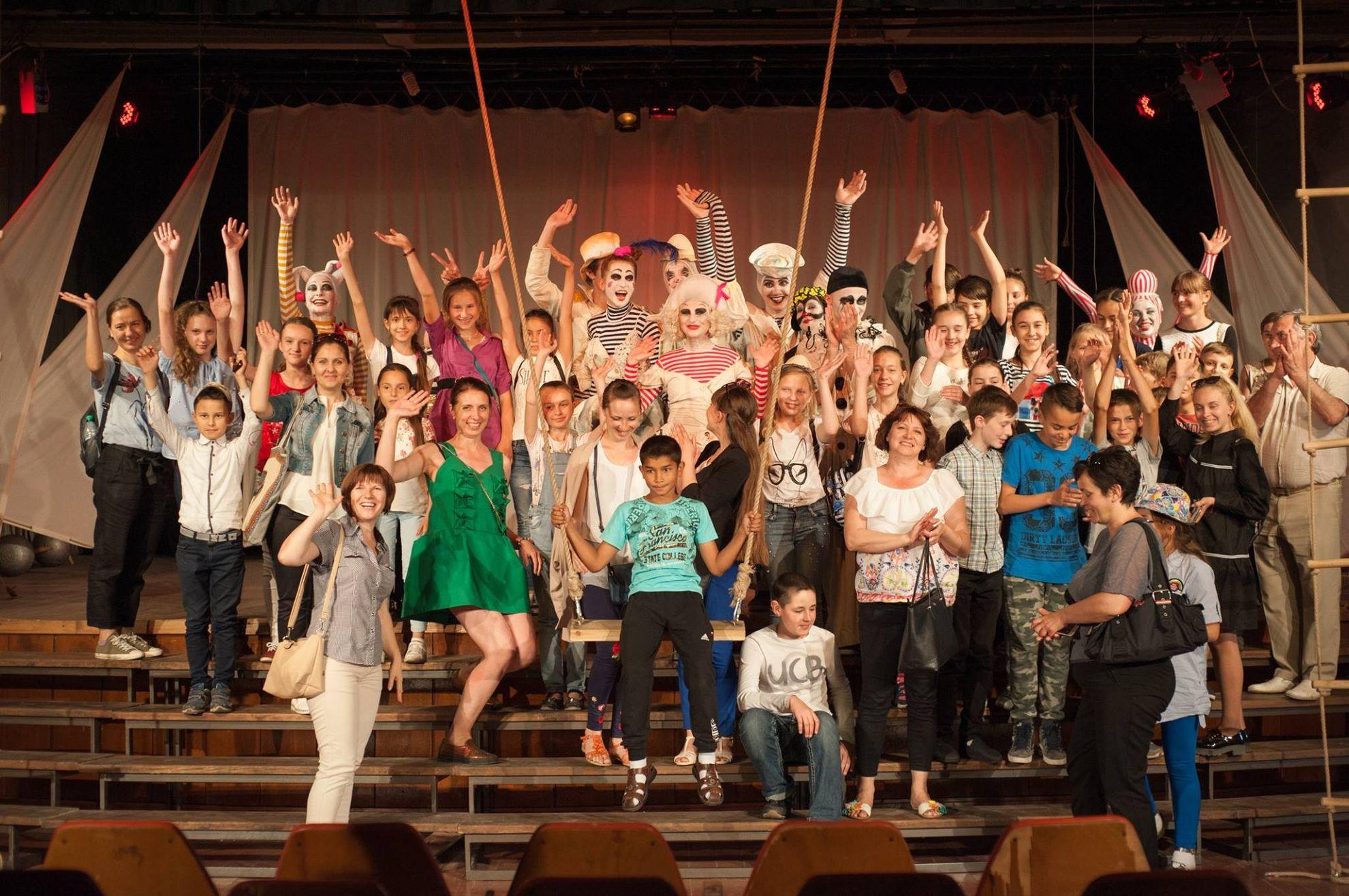 Elevii liceelor din Tiraspol, Bender, Comrat în vizită la teatru în cadrul proiectului Cultura Bus, în 2018. Foto arhiva ARBOR.