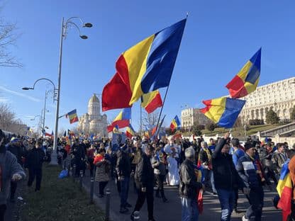 Golanii și chiulangiii își vor țara înapoi, spune un profesor universitar. Dar ce ar fi dacă am încerca cu toții să fim mai puțin proști?