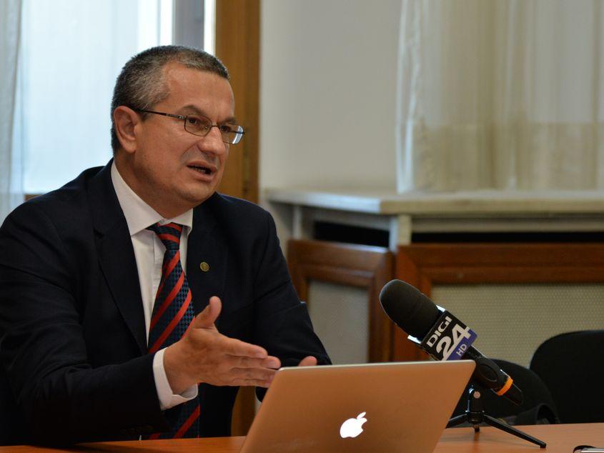 Asztalos Csaba, președintele Consiliului Naţional pentru Combaterea Discriminării (CNCD). Fotografii: Lucian Muntean