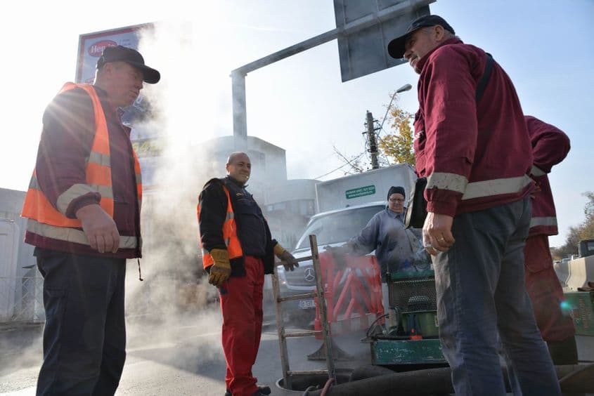 Avarie la rețeaua de termoficare RADET pe strada Șoseaua Pipera, Sector 1 București. Foto: Lucian Muntean