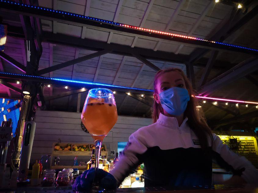 “Masca e și pentru voi. Aveți în față atâția oameni”, le-au spus Raluca și Andrei Șoșa angajaților. Foto: Paul Manolescu