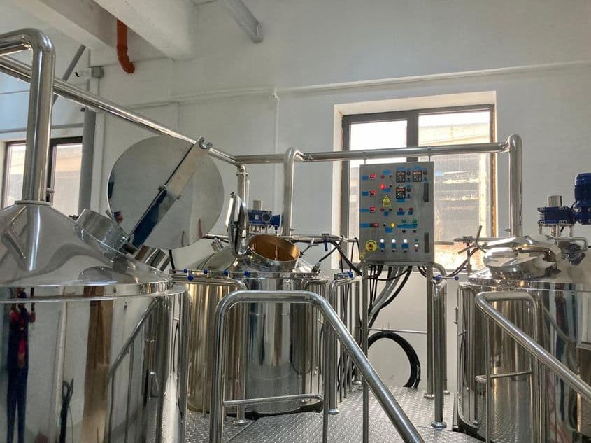 Tancurile de fermentare ale fabricii Cearfisă din Iași