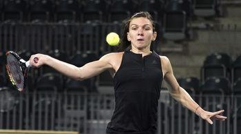 Reprezentativa de tenis feminin a României se pregătește la Cluj pentru întâlnirea din FED Cup cu deținătoarea titlului, Cehia.
Simona Halep, Andreea Mitu și Monica Niculescu au susținut joi dimineață un antrenament cu public.
Meciurile se vor disputa sâmbătă şi duminică, la Sala Polivalentă fiind așteptați în jur de 7.200 de spectatori.
România: Simona Halep (3 WTA), Monica Niculescu (37 WTA), Andreea Mitu (104 WTA), Raluca Olaru (45 WTA la dublu).
Cehia: Petra Kvitova (9 WTA), Karolina Pliskova (13 WTA), Barbora Strycova (41 WTA), Denisa Allertova (59 WTA).