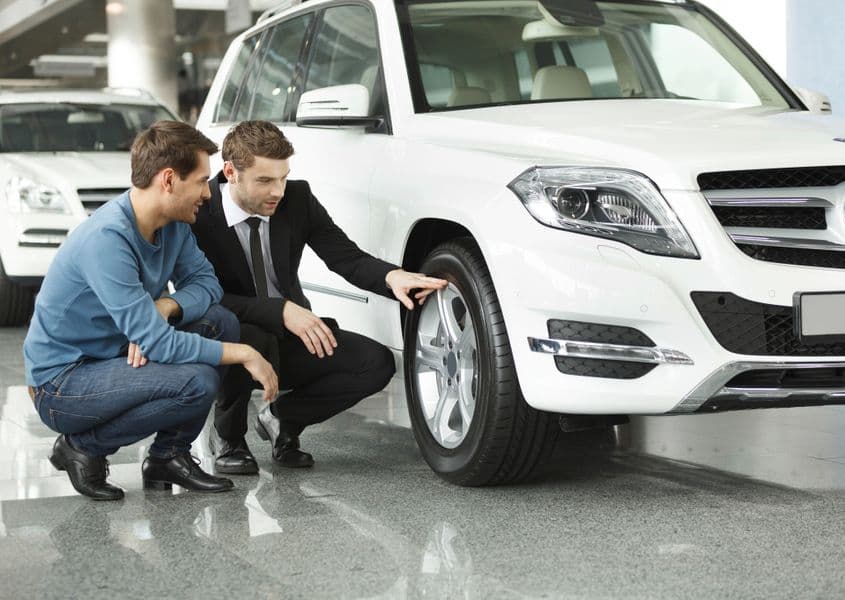 Odată ce ți-ai ales modelul, în cazul unei mașini noi, ar fi bine să te programezi la un test-drive la dealer. Foto © Mystock88photo | Dreamstime.com