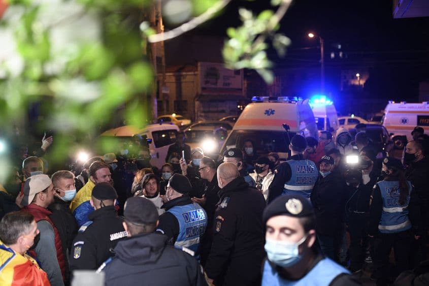 De haosul de la Foișor au profitat imediat antivacciniștii și conspiraționiștii, care au îngreunat și mai mult lucrurile. Foto: Alberto Groșescu - Inquam Photos