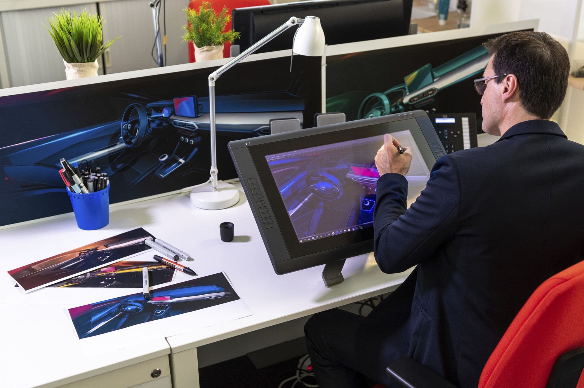 Jobul de vis pentru un designer: să desenezi o mașină care va fi folosită ulterior de milioane de oameni. Până acum, Dacia nu punea mare accent pe designul interior. Lucrurile încep să se schimbe.