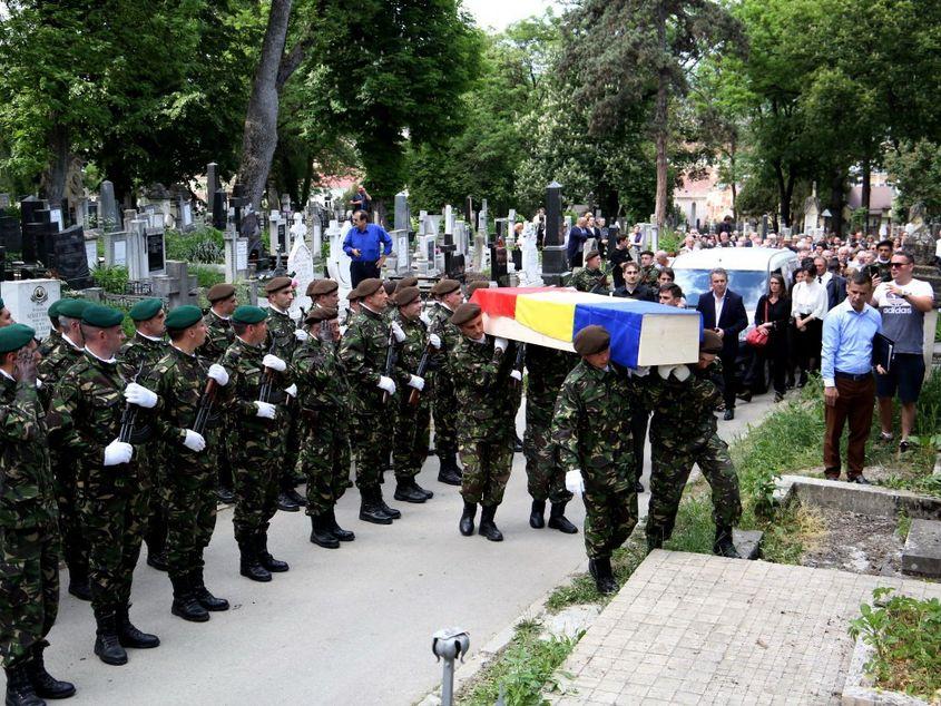 Doina Cornea a fost înmormântată într-un sicriu simplu de brad. Foto: Dan Bodea / Transilvania Reporter