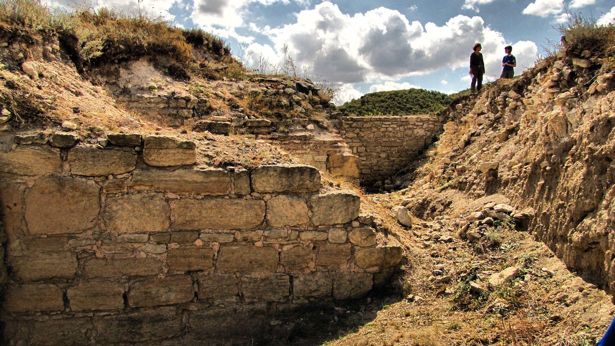 Cetatea din comuna Adamclisi a fost cel mai mare oraș construit de romani în Dobrogea, la ordinele lui Traian. Foto: Adrian Mihălțianu