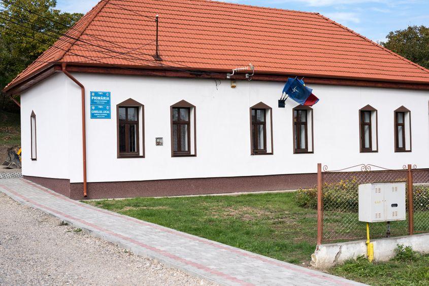 Primăria din Cucerdea, clădire reabilitată cu aproape 100.000 de euro. Foto: Raul Ștef