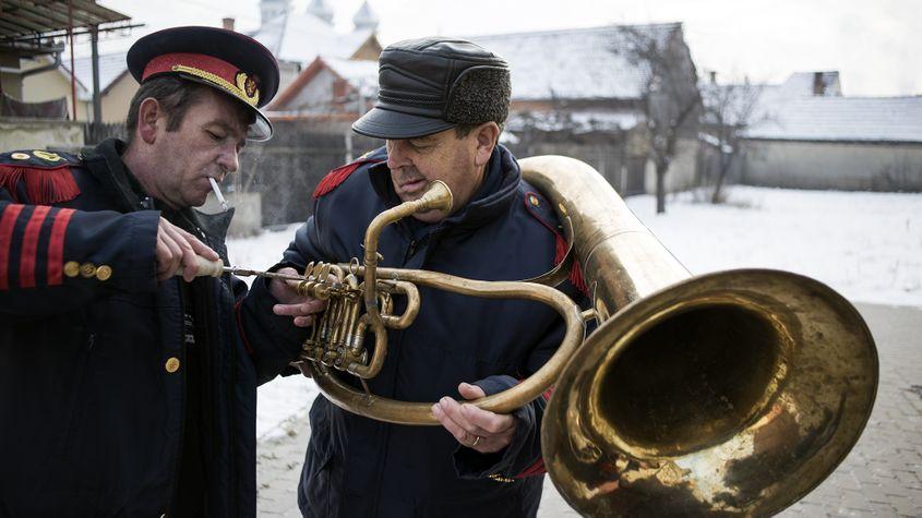 Hans e veteranul fanfarei, la 73 de ani.