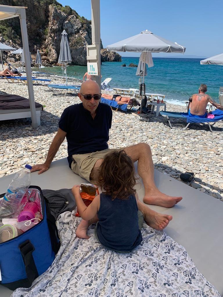 Roni și fiul lui. Foto: arhiva personală