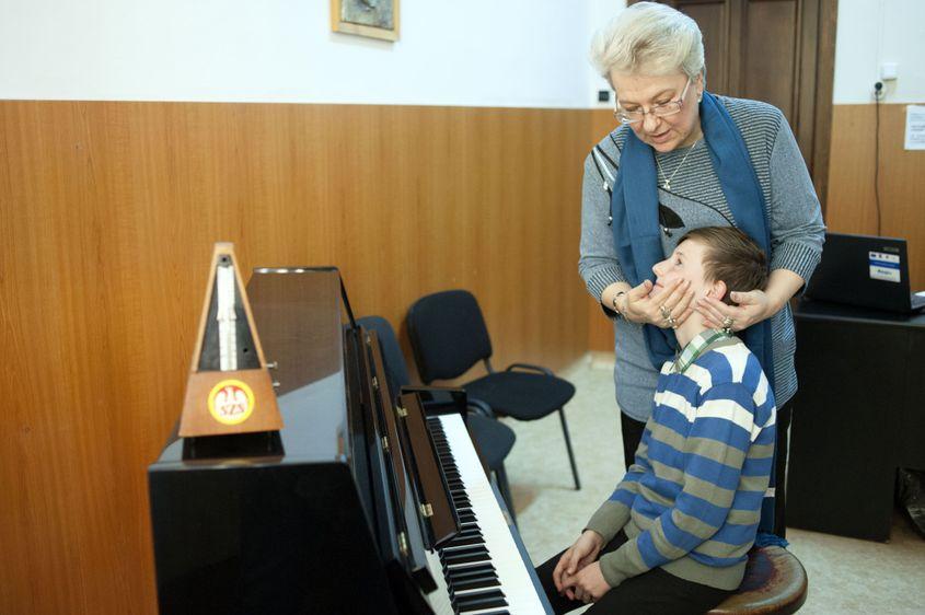 Fabiani Prcsina, la finalul orei de pian. Foto: Raul Ștef
