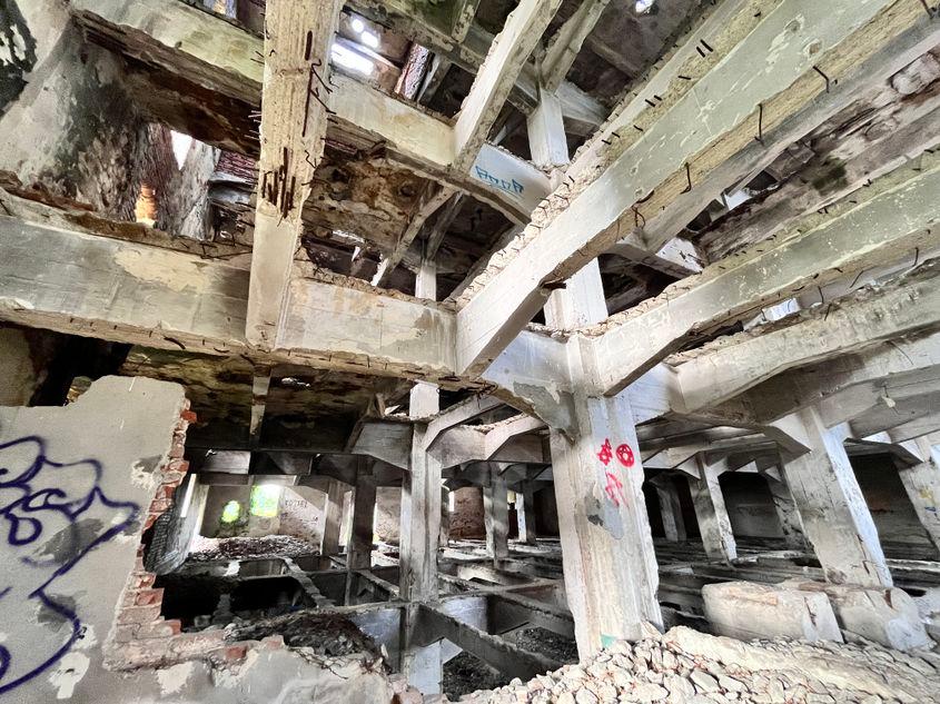 În jurul ruinelor istorice și al decăderii zonei sunt numeroase interese imobiliare. Foto: PressOne