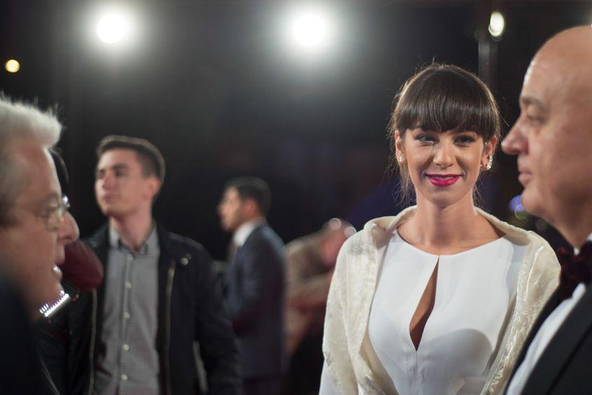 Matei Miko (în stânga), întâmpinându-şi invitaţii.