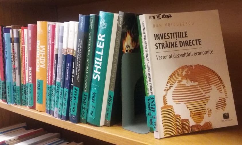 Cartea lui Voiculescu, în raftul Bibliotecii Facultății de Științe Economice a UBB.